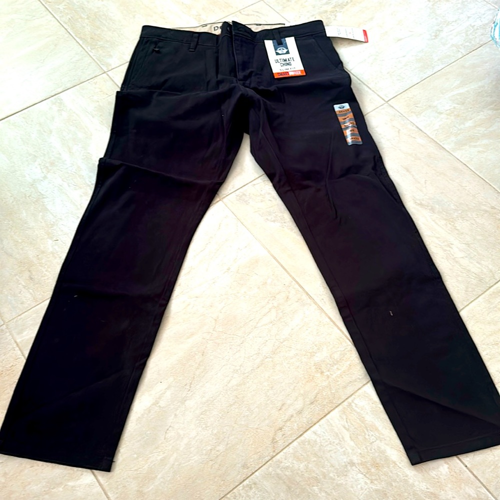 Dockers NWT CHINOS